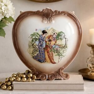 ⭐️ Host Pick ⭐️Vintage  Porcelain Lusterware Heart-Shaped Vase